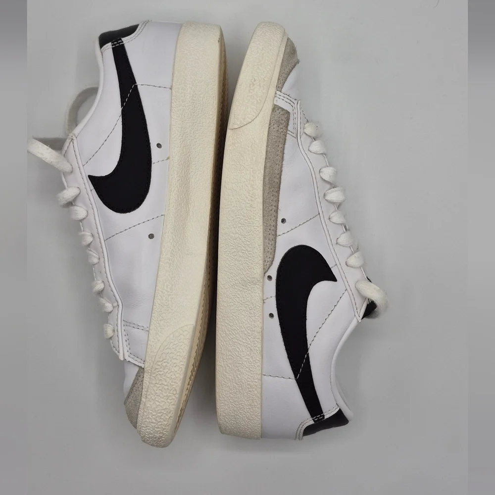 Nike Men's White and Gray Sneakers